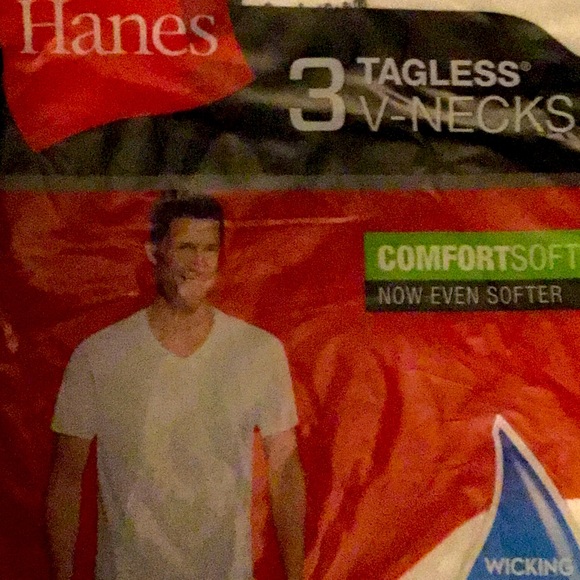 🆕🆕🆕 Hanes 3 Pk TAGLESS V-NECKS 🆕🆕🆕➡️ WHITE WICKING COOL COMFORT FABRIC - Picture 1 of 5